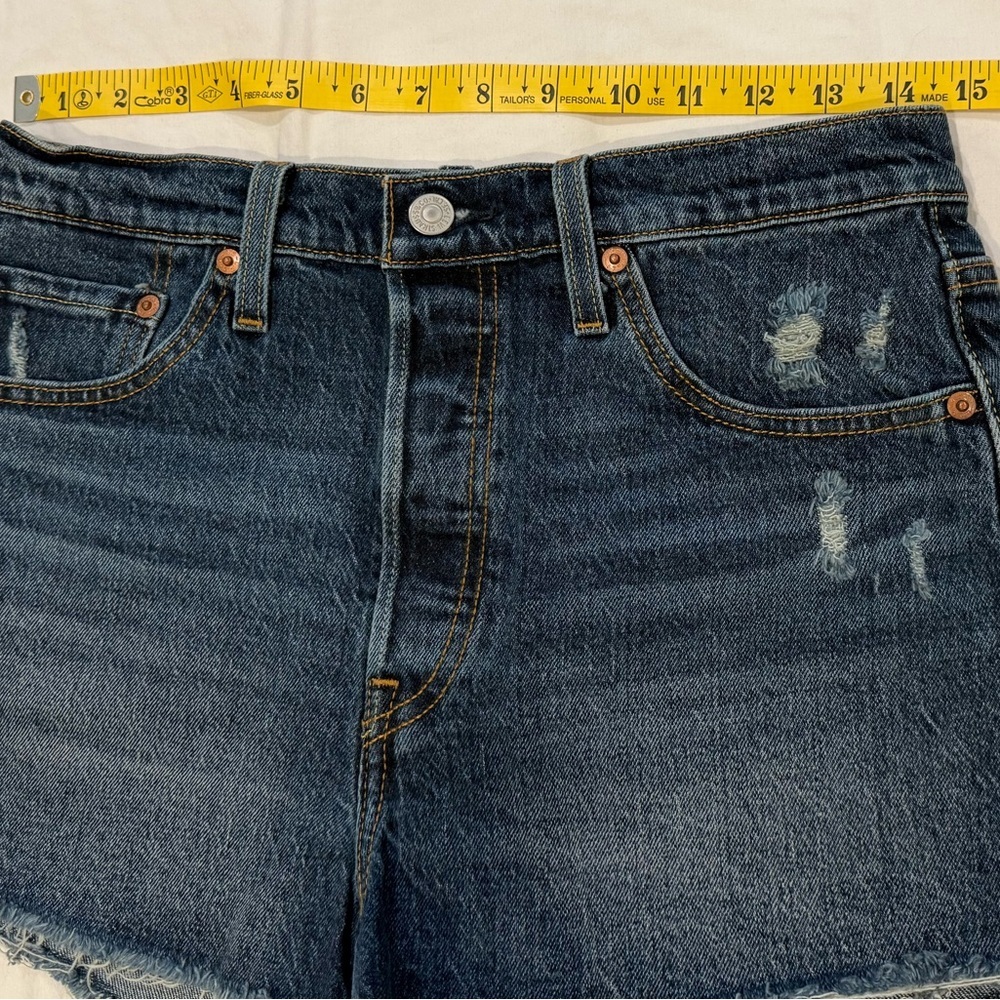 Levi’s 501 Distressed Cutoff Denim Shorts Women’s Size W29 High Rise Frayed Hem - Picture 2 of 11